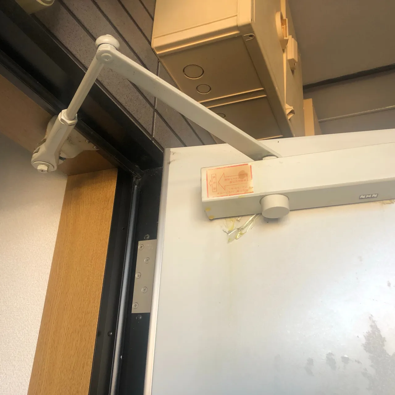 ドアがスムーズに閉まらない原因は? 🔧